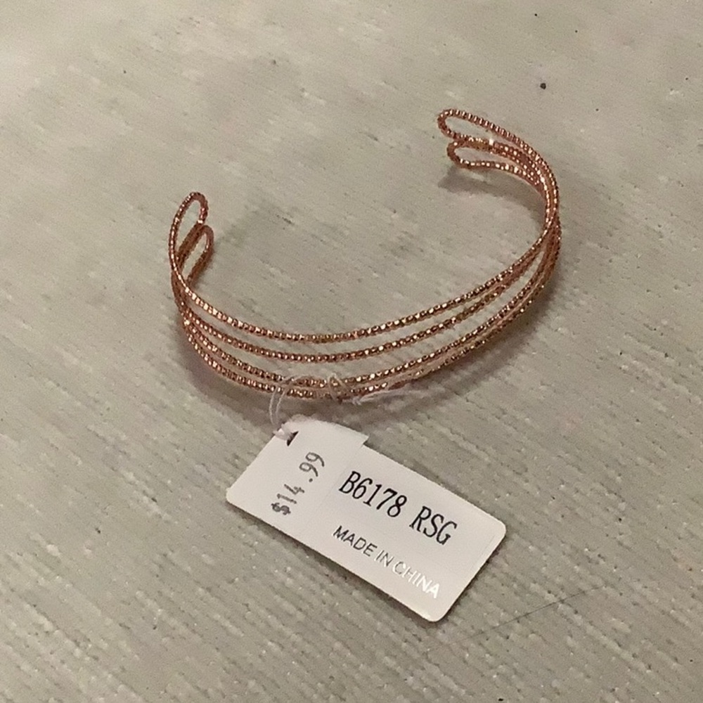 It’s sense Elegant Rose Gold bangle Bracelet New